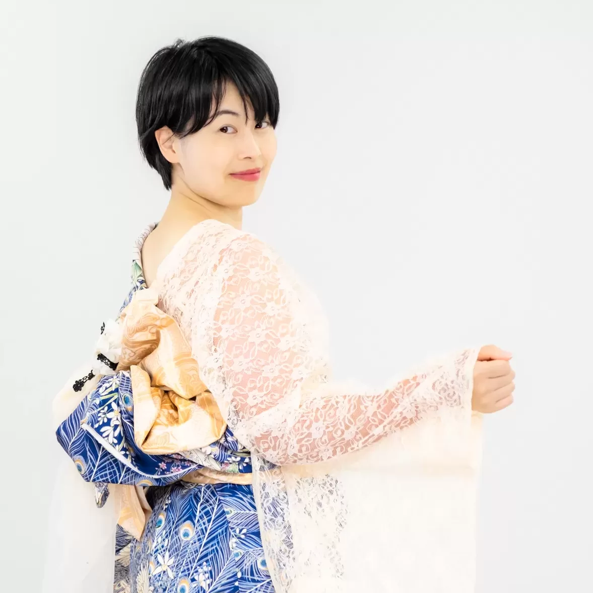 着物ドレス斜め後ろショット