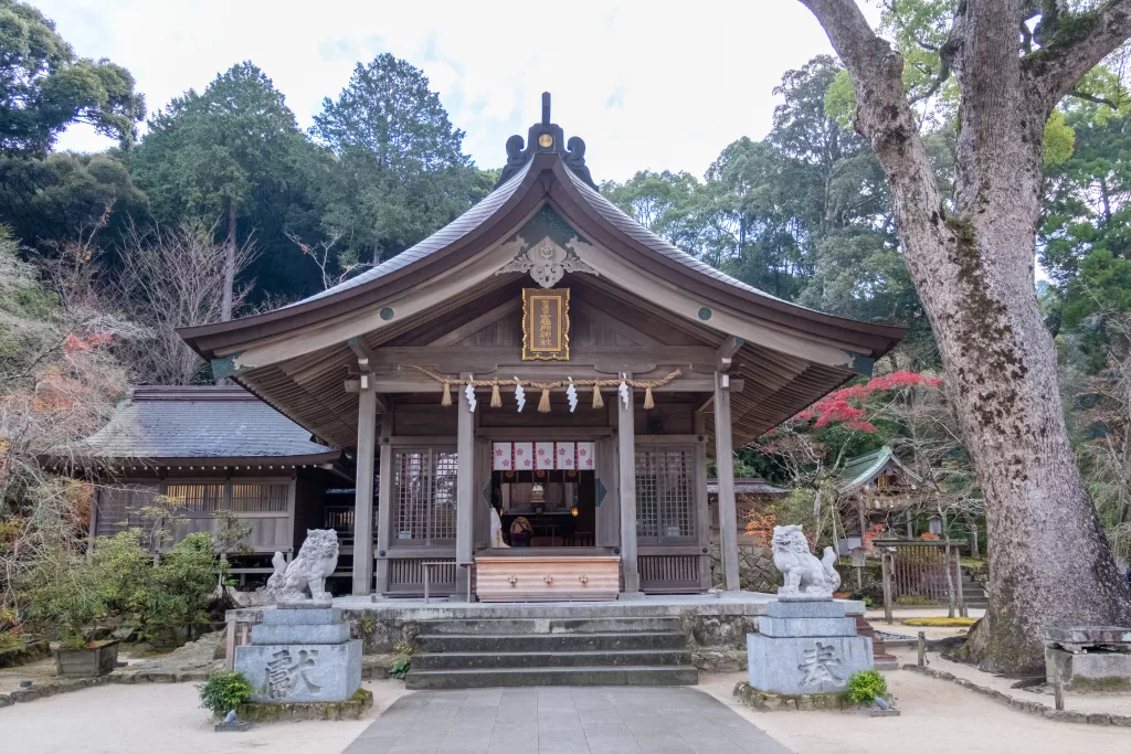竈門神社の本殿